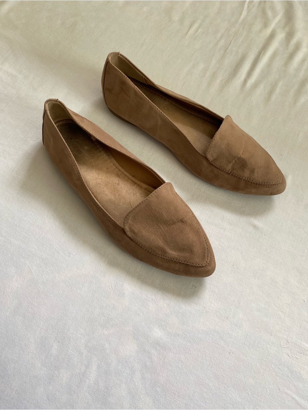 Old Navy Women’s Pointed Toe Loafers in Tan Suede - Size 8 US